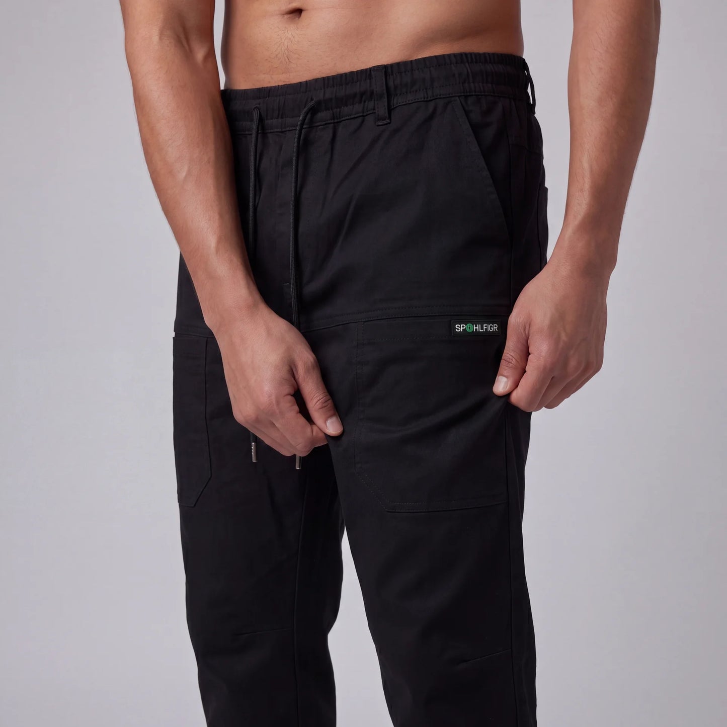 大容量の収納ができる快適なカーゴパンツ 