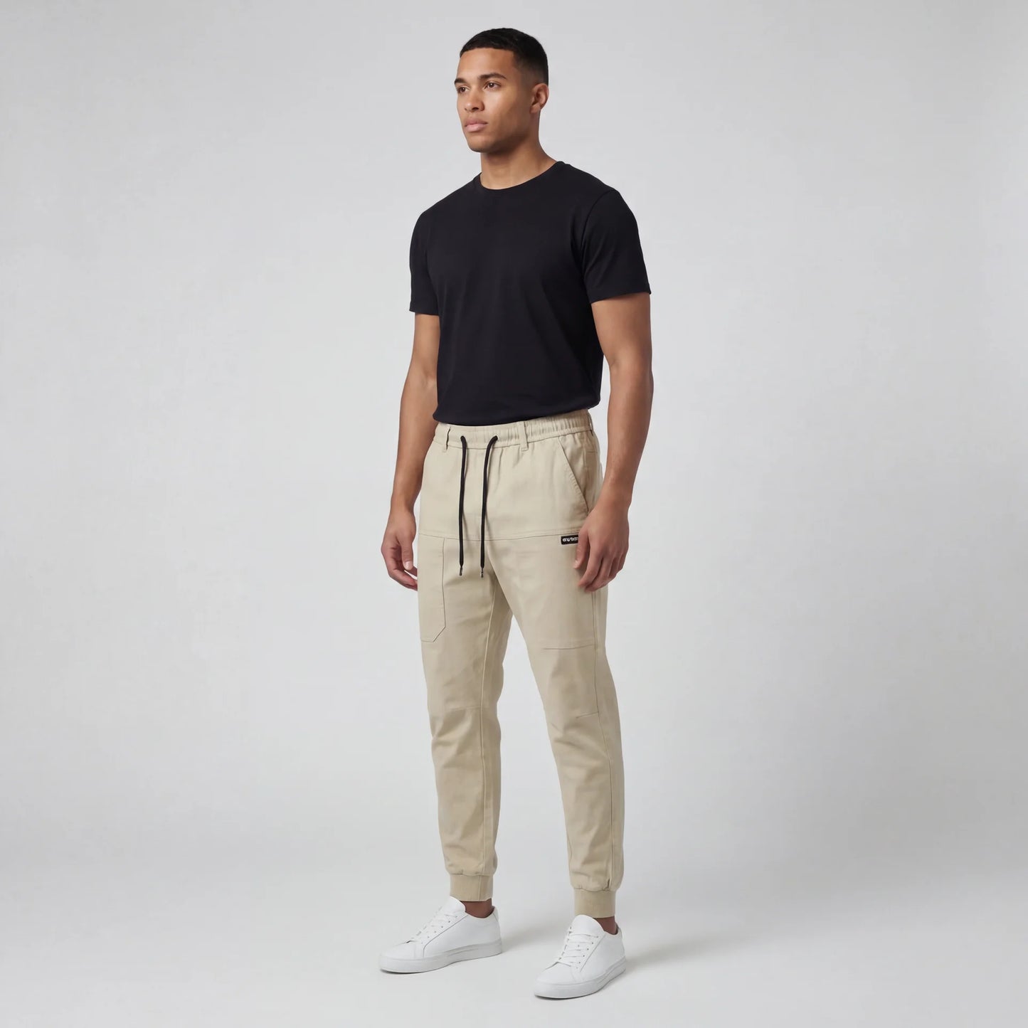 大容量の収納ができる快適なカーゴパンツ 